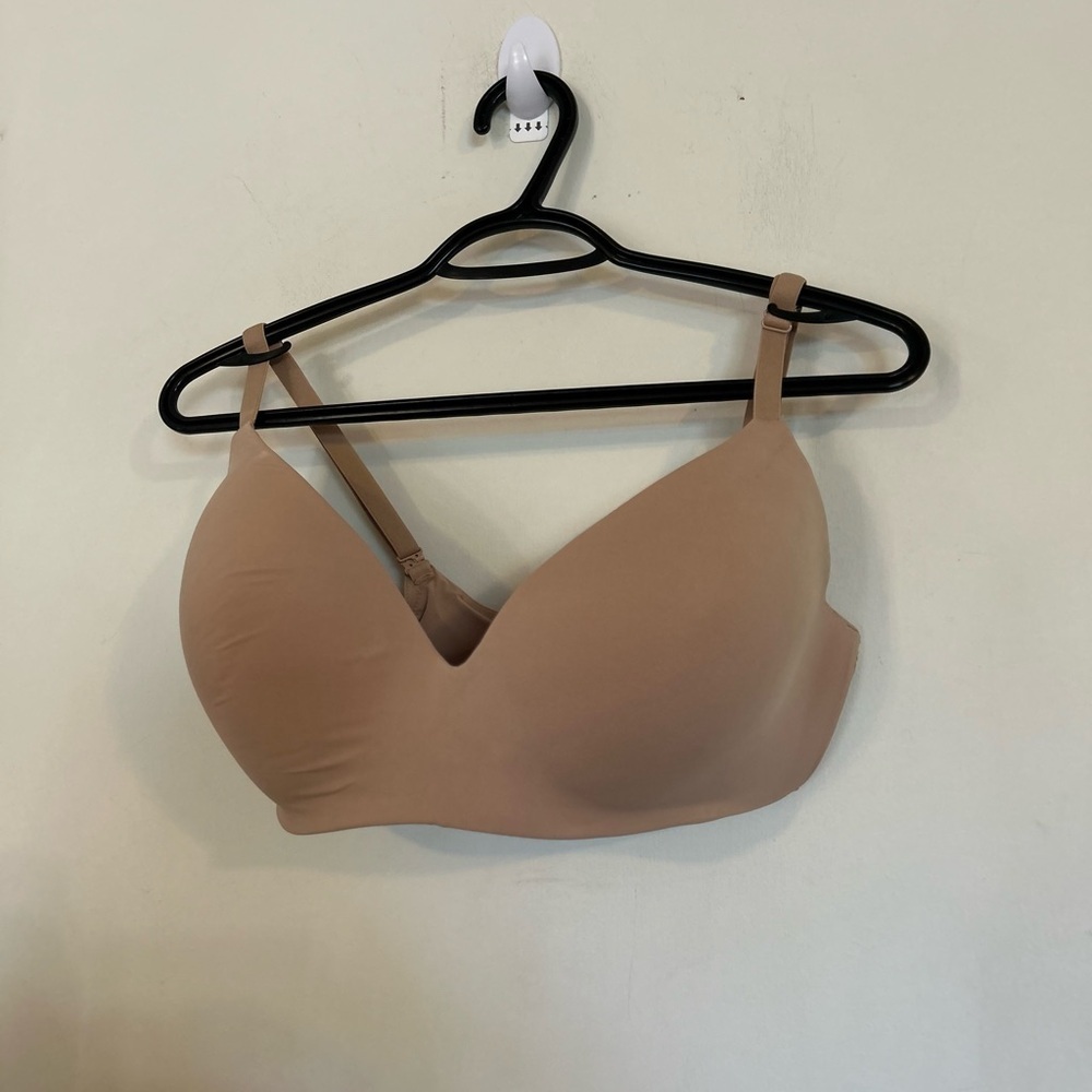 Victoria Secret 36DDD Seamless Tan Bra